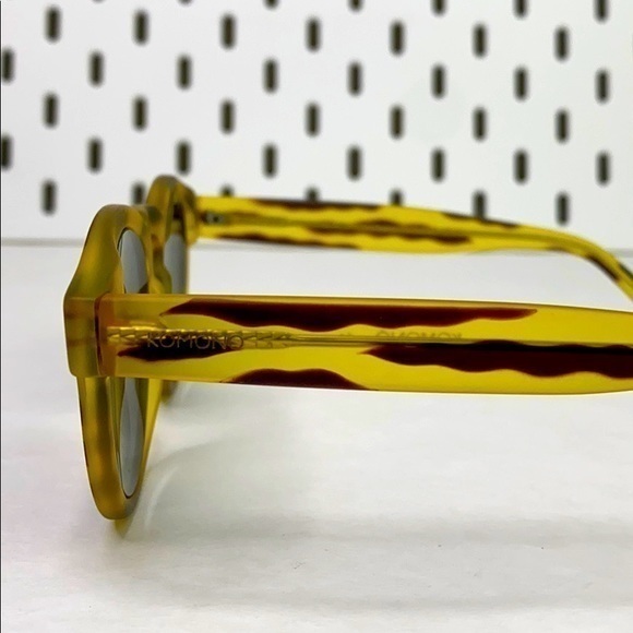 KOMONO Women’s Clement Safari Sunglasses - Picture 10 of 15